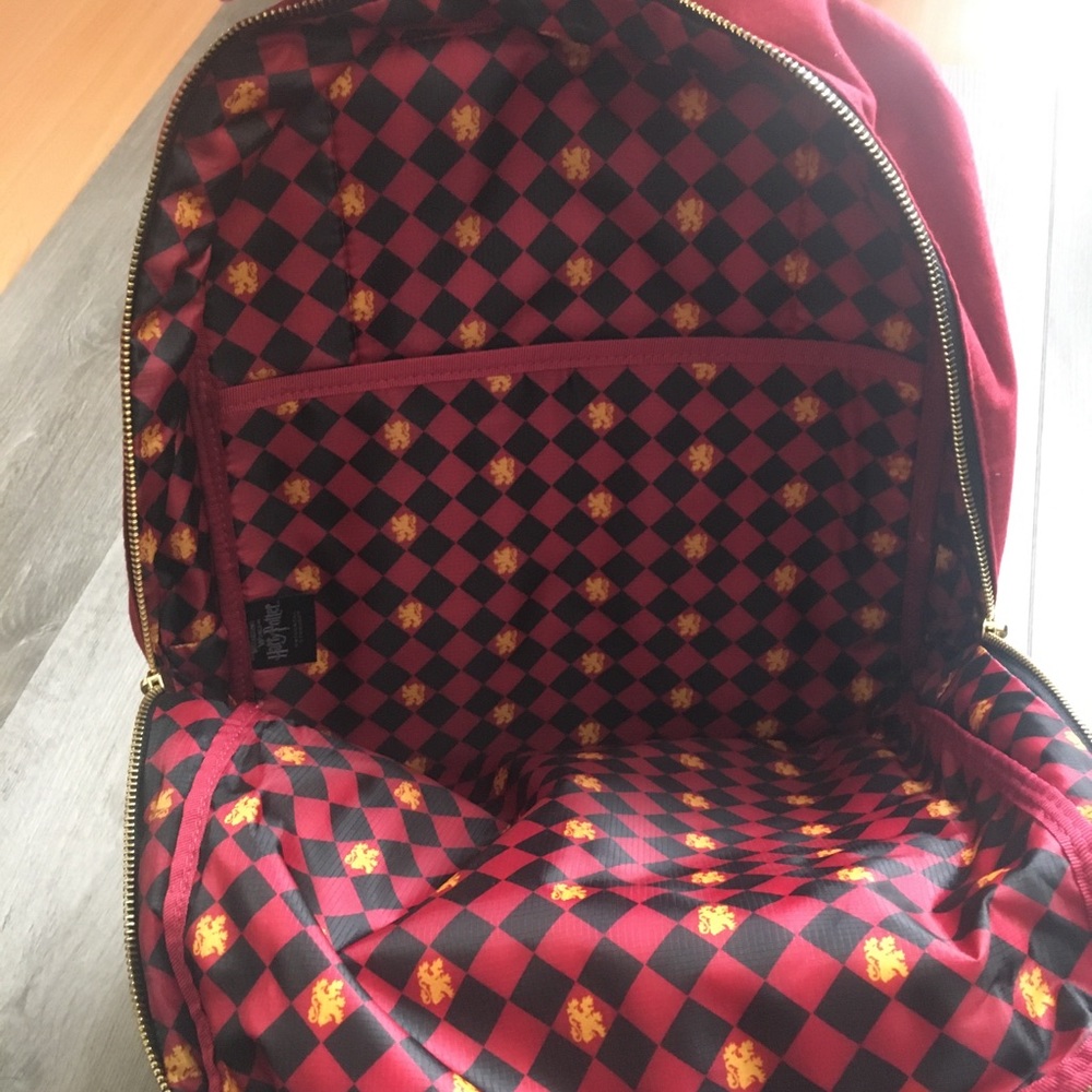 Universal Studios Gryffindor Backpack - image 5